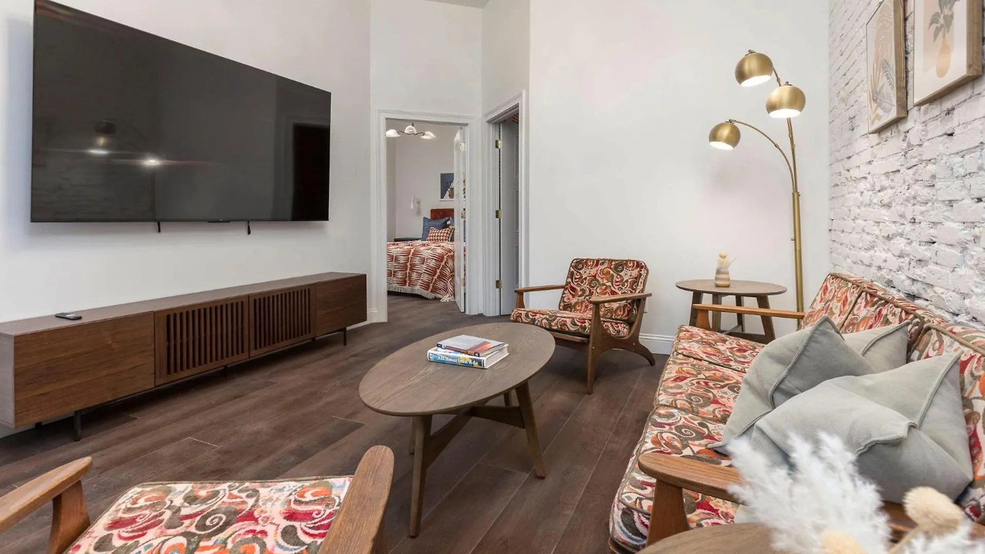 아파트 Skyline Bourbon Loft By Hollyhock Suites 5 Bedrooms-2 Baths With Soaking Tub 루이빌