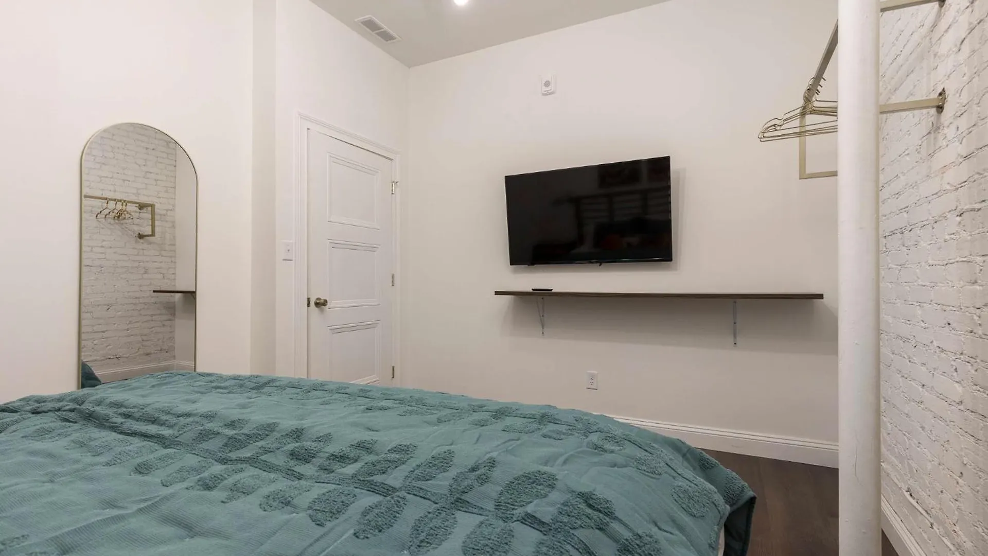 Skyline Bourbon Loft By Hollyhock Suites 5 Bedrooms-2 Baths With Soaking Tub 루이빌 아파트