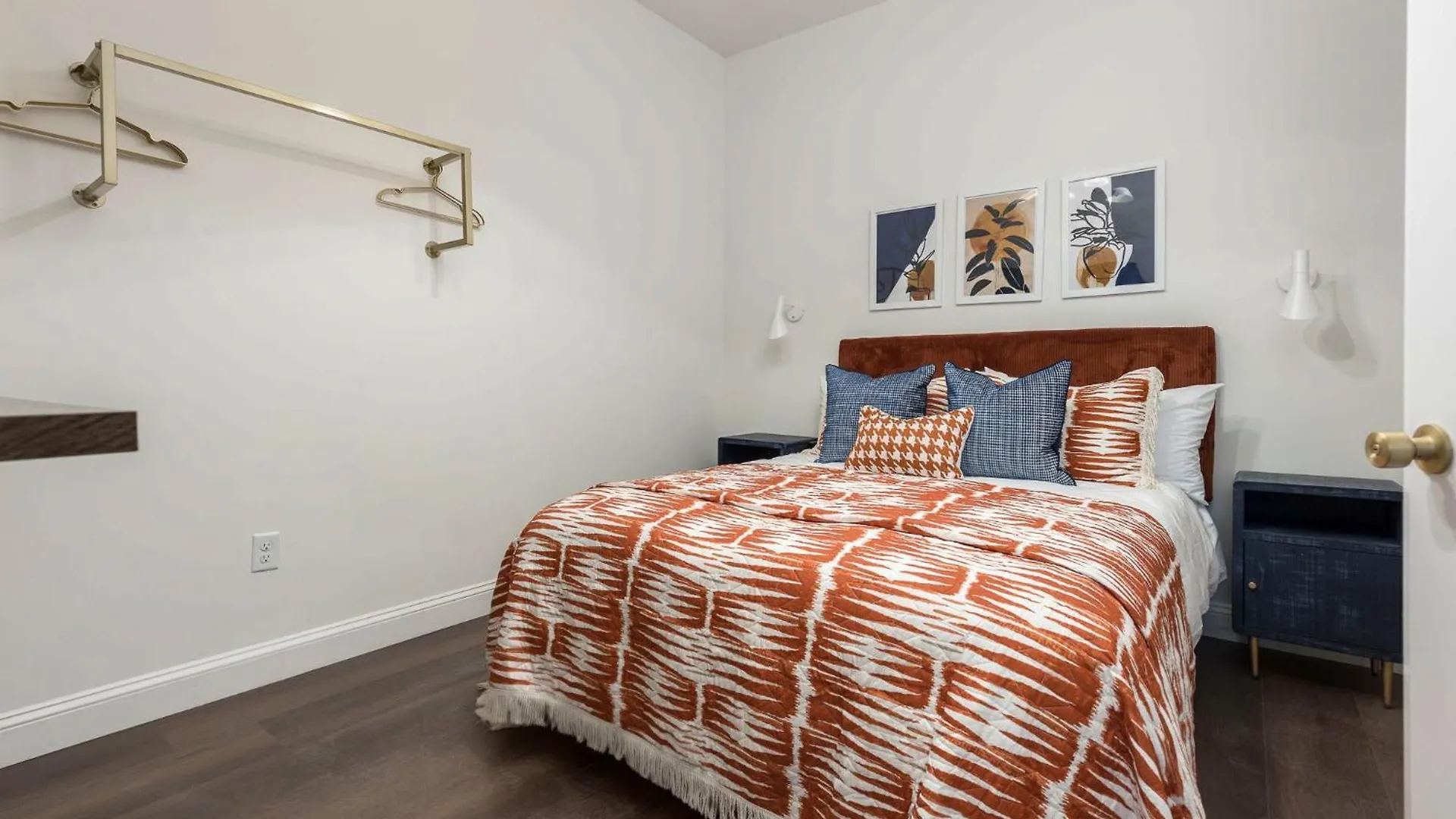 아파트 Skyline Bourbon Loft By Hollyhock Suites 5 Bedrooms-2 Baths With Soaking Tub 루이빌 미국